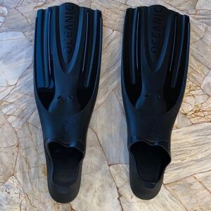 Oceanic Viper 2 Full Foot Fins Black Snorkeling Diving Swim‎ Fins 21.5 Inch